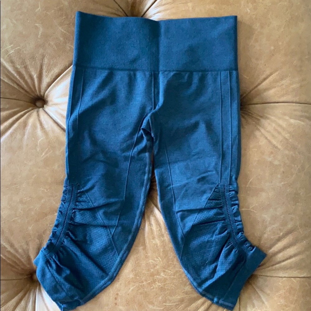 EUC Gray Lululemon Capris